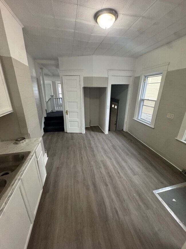 Building Photo - 4 Bedroom Home for Rent in Glenville – Cleveland