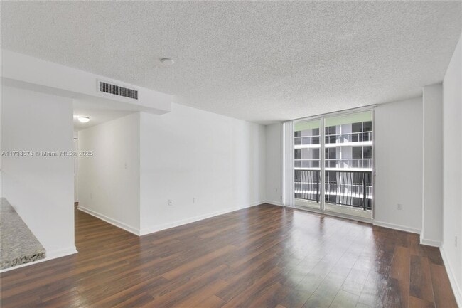 Building Photo - 1756 N Bayshore Dr