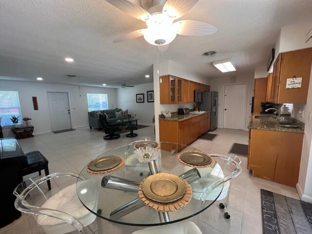 Building Photo - 1260 Manor Dr