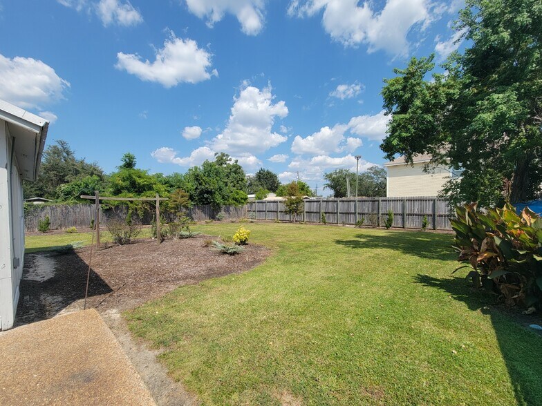 Building Photo - 5007 Donalson Rd