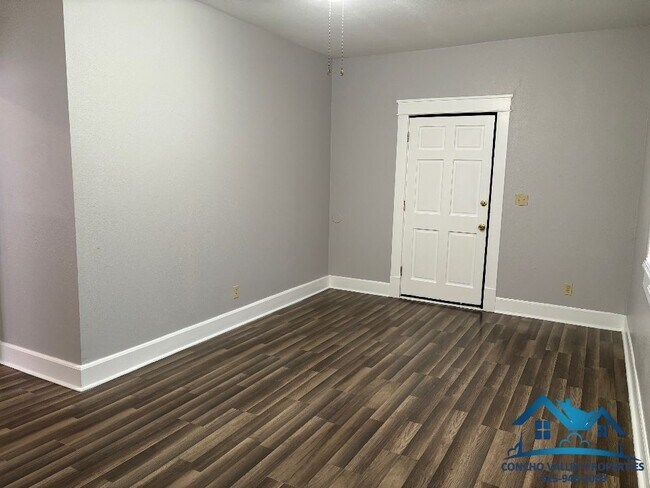 Building Photo - 912 S Abe St