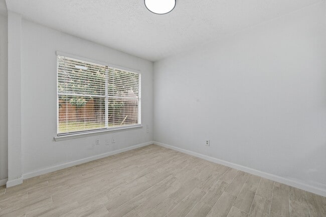 Building Photo - 7618 Breda Dr