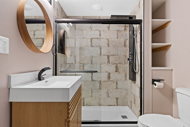 Building Photo - Modern 1-Bedroom Loft in Bay View – Update...