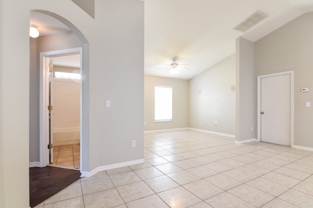 Building Photo - 5611 Tanagergrove Way