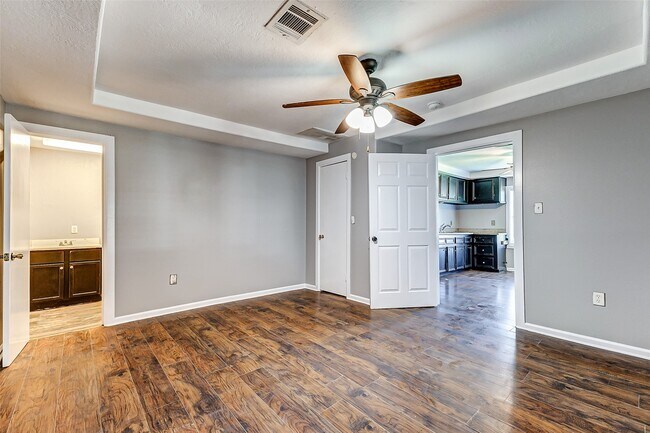 Building Photo - 6223 Lavender St