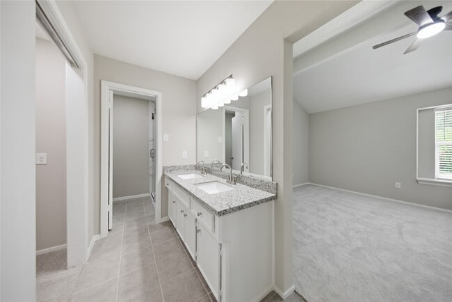 Building Photo - 21 Oldstream Ct