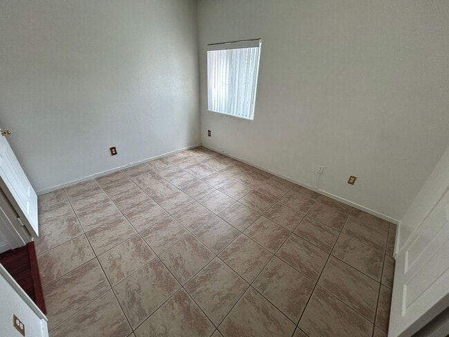Building Photo - Charming condo in desirable West Las Vegas location