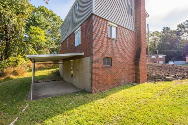 Building Photo - AVAILABLE NOW – Move In Today! NEWLY RENOV...