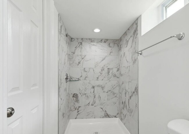 Building Photo - 5522 Lanham Way