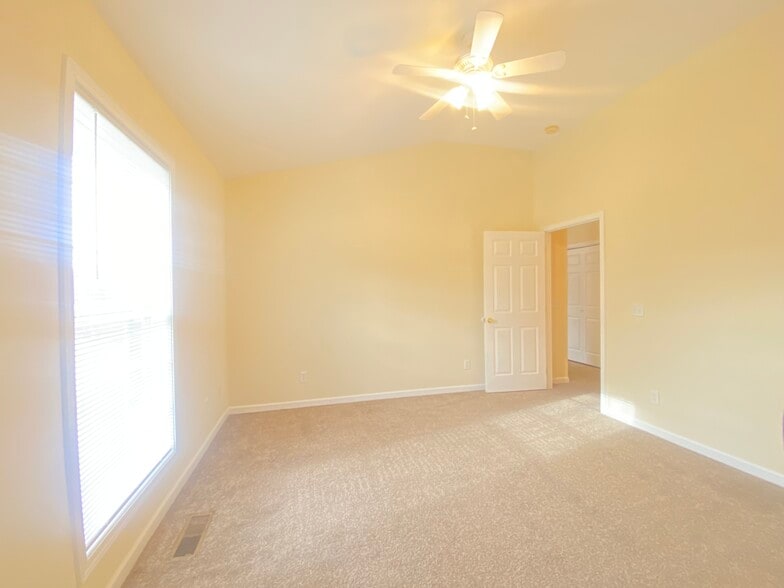 Building Photo - 220 4th Ave