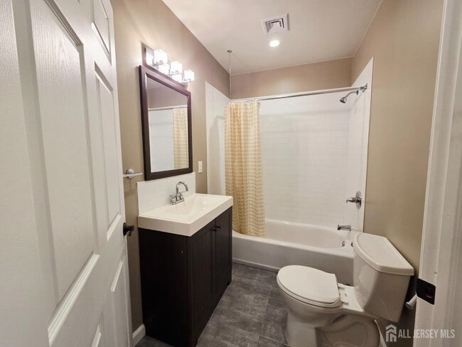 Building Photo - 120 Georges Rd