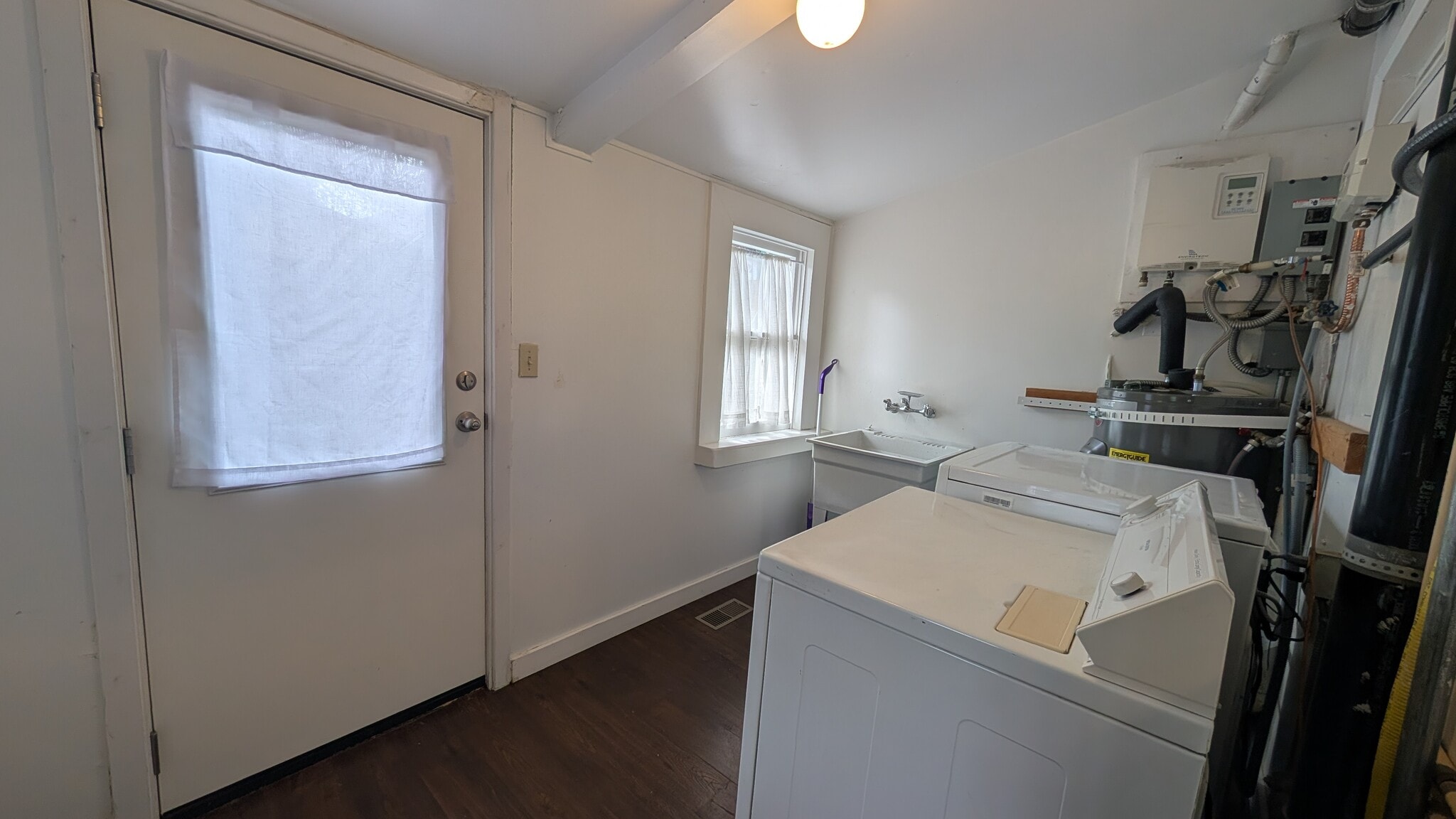 Building Photo - 3440 SW Falcon St