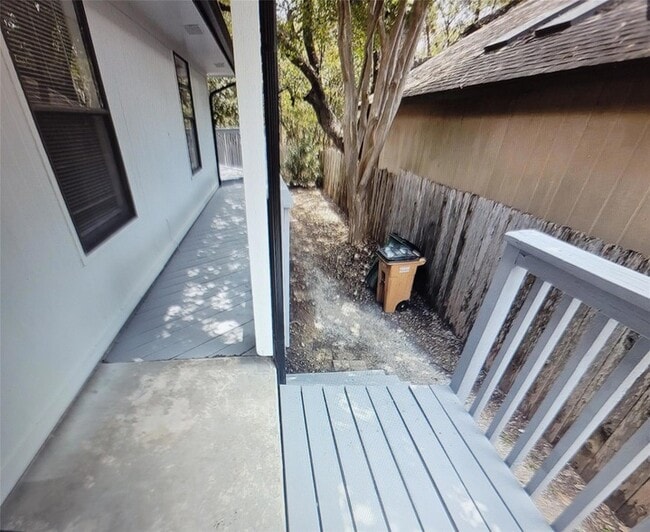 Building Photo - 12021 Shady Springs Rd