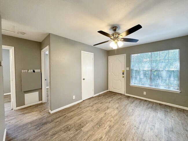 Building Photo - Sunshine Estates Completely Renovated Apar...