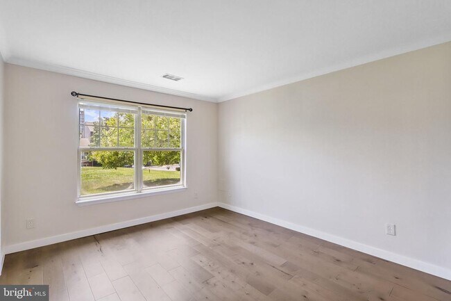 Building Photo - 1725 Ascot Way