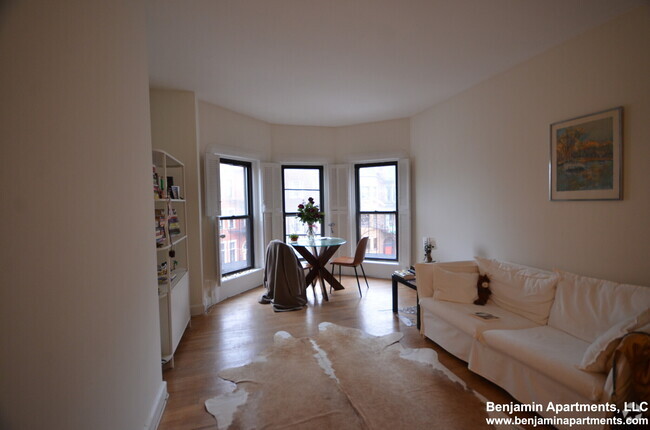Building Photo - 491 Beacon St