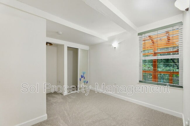 Building Photo - 245 Blue Ridge Dr