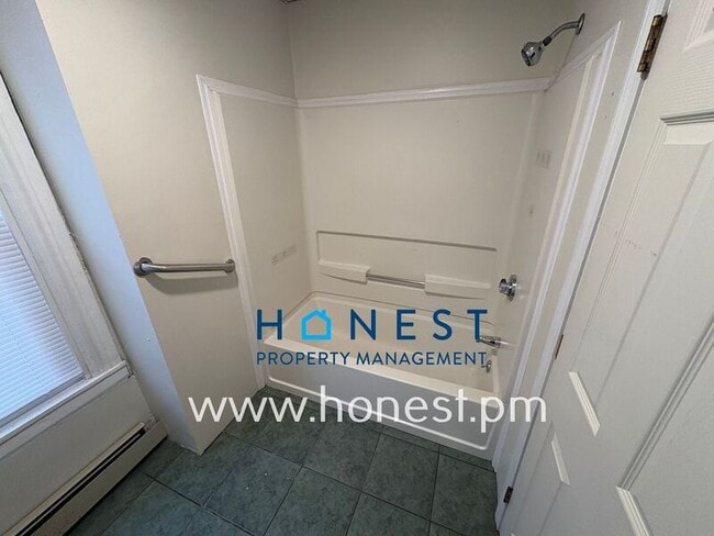 Building Photo - 7 Drummond St