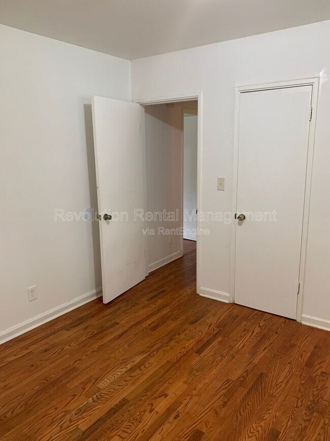 Building Photo - 2715 Larkspur Dr SE