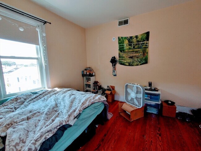 Building Photo - 86 Conwell Ave