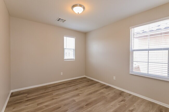 Building Photo - 892 Harbor Ave