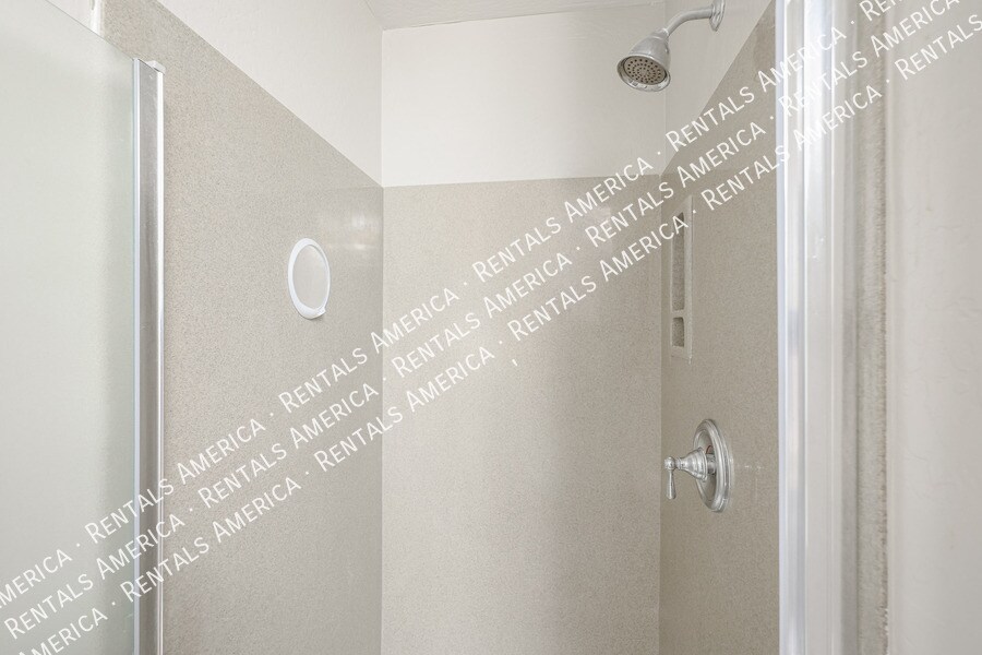 Building Photo - 2665 E Bart St