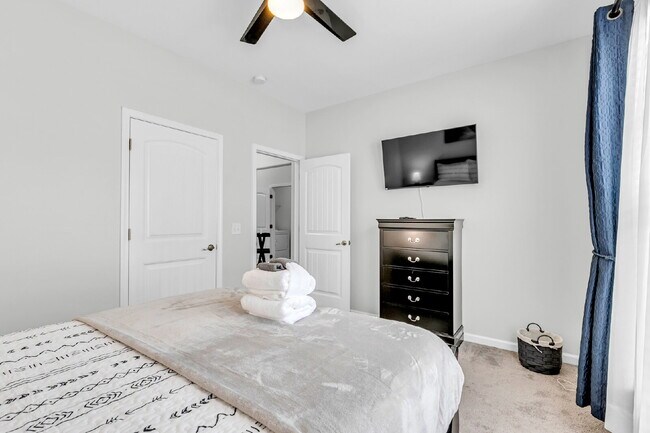 Building Photo - Cozy executive rental in Savannah highlands