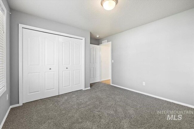 Building Photo - Great 4 bedroom plus bonus room