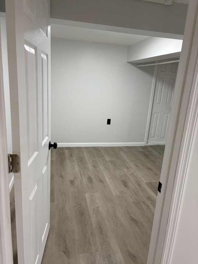 Building Photo - 327 Dover St