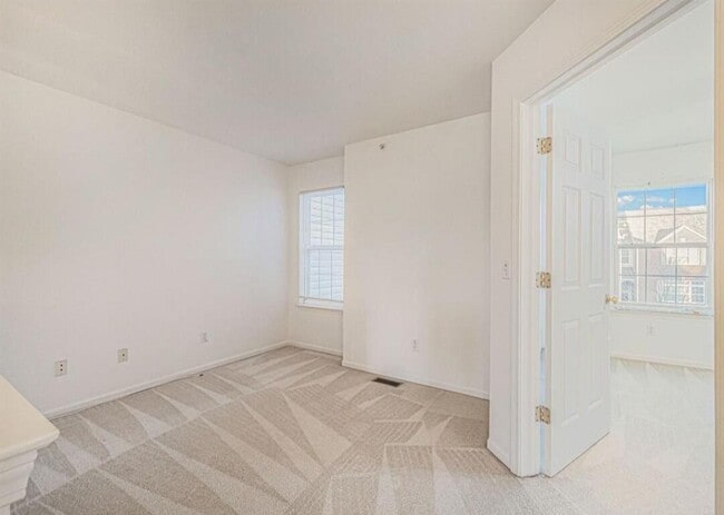 Building Photo - 526 Cherry Orchard Rd
