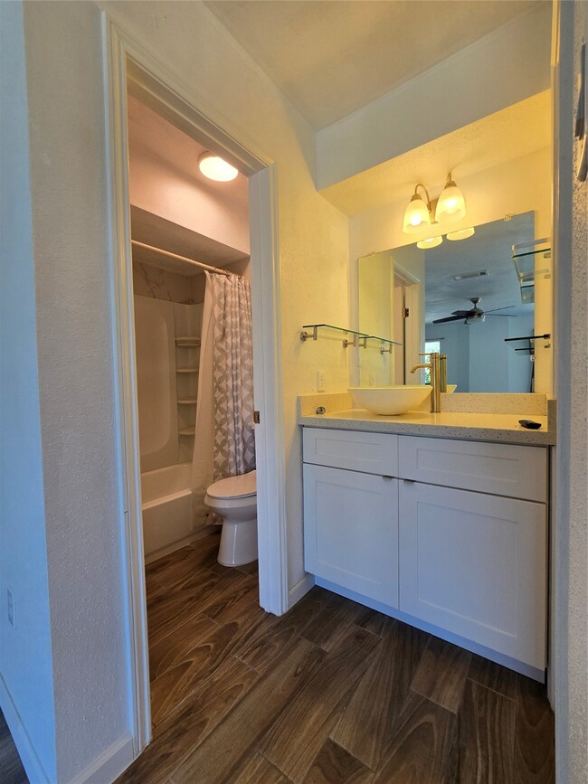 Building Photo - 11231 Briar Forest Dr