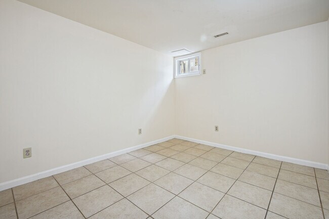 Building Photo - 8266 Amity Cir