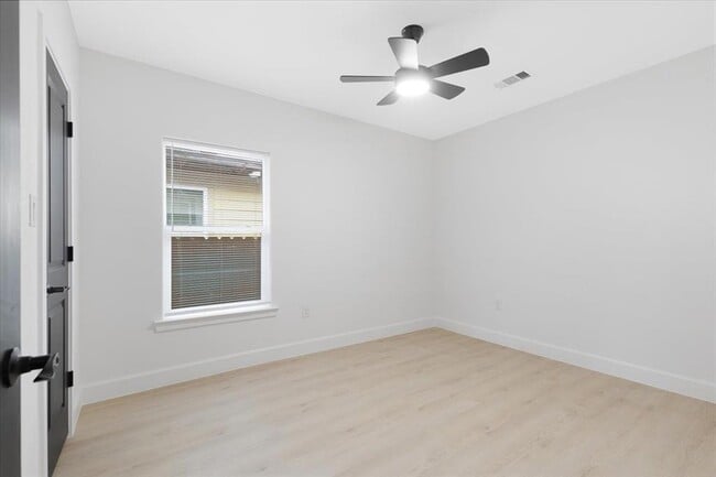 Building Photo - 6609 Avenue Q