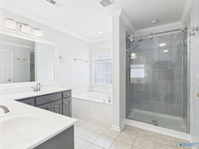 Building Photo - 122 Bellingham Dr