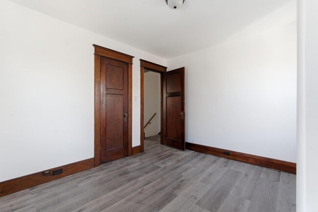 Building Photo - 223 Elmhurst Rd