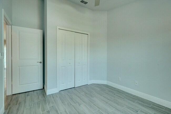 Building Photo - 2352 SW Plum Ct