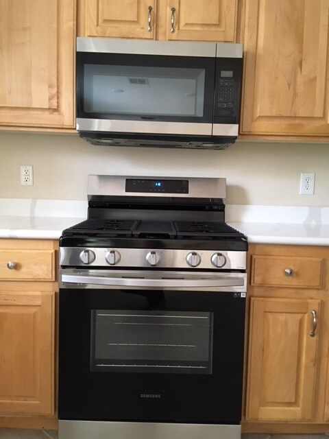 Building Photo - 6281 Whispering Creek St