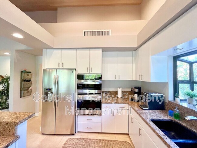 Building Photo - 48550 Valley View Dr