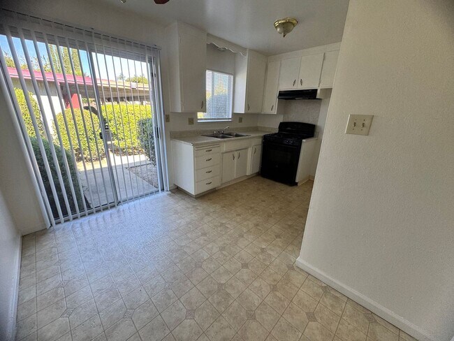 Building Photo - 1915 Celeste Ct