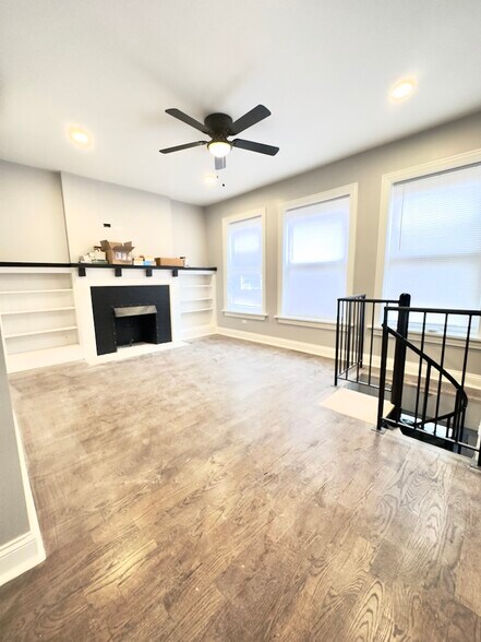 Building Photo - 1251 W Rosemont Ave