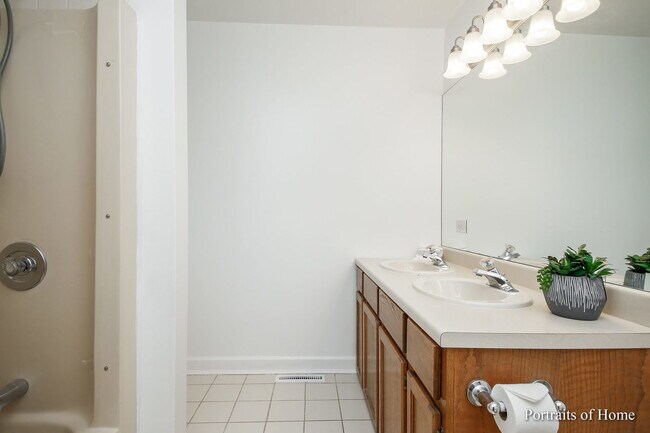 Building Photo - 325 N Loomis St