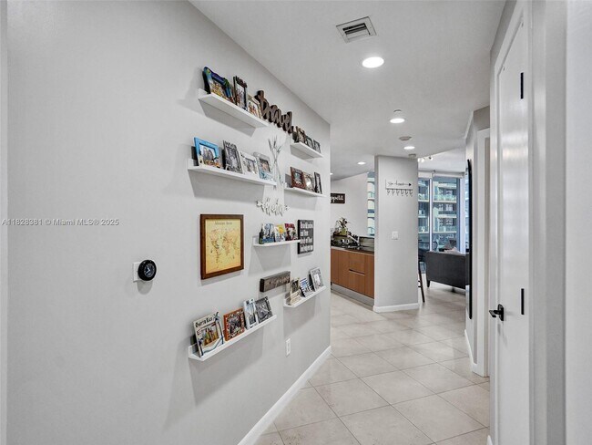 Building Photo - 1050 Brickell Ave