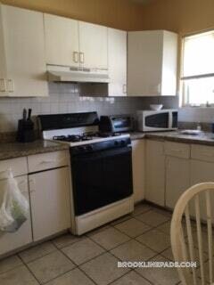 Building Photo - 157 Thorndike St