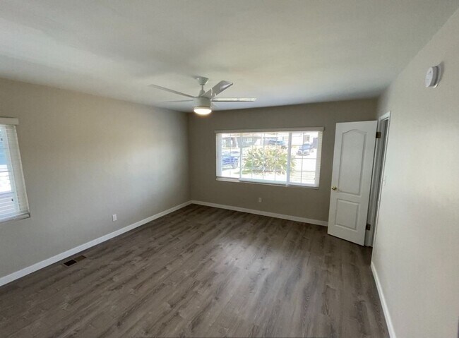 Building Photo - 5336 E Falls View Dr