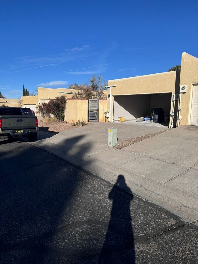 Building Photo - Foothills Townhouse 2 Bedroom 2 Bath with ...