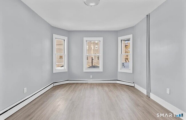 Building Photo - 746 Maple St