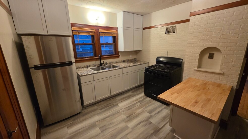 Building Photo - 3250 N 50th St