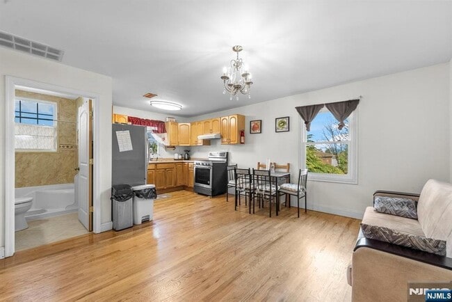 Building Photo - 360 Gorge Rd