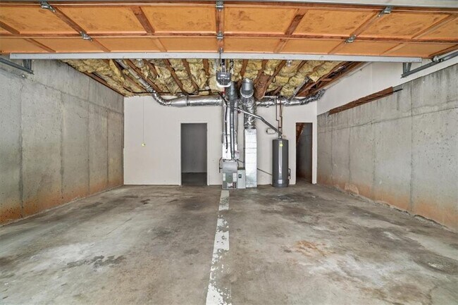 Building Photo - 2600 Holcomb Springs Dr