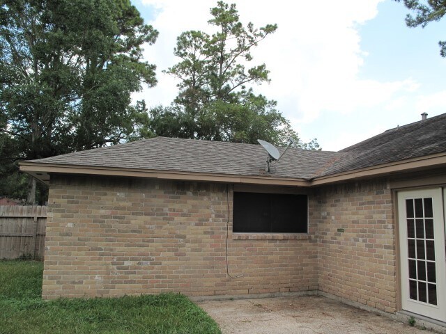 Building Photo - 5811 Crooked Post Rd